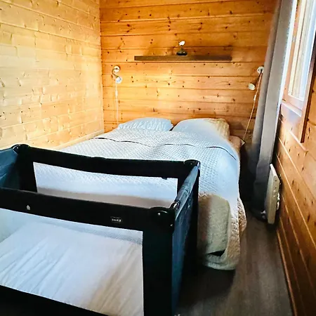 Chalet Njalla, Aurora By The