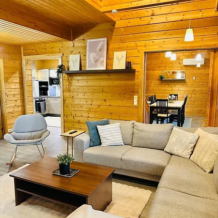 Chalet Njalla, Aurora By The Muonio